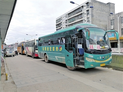 来宾:班车不进站、乘客绕大圈 运管部门回应了